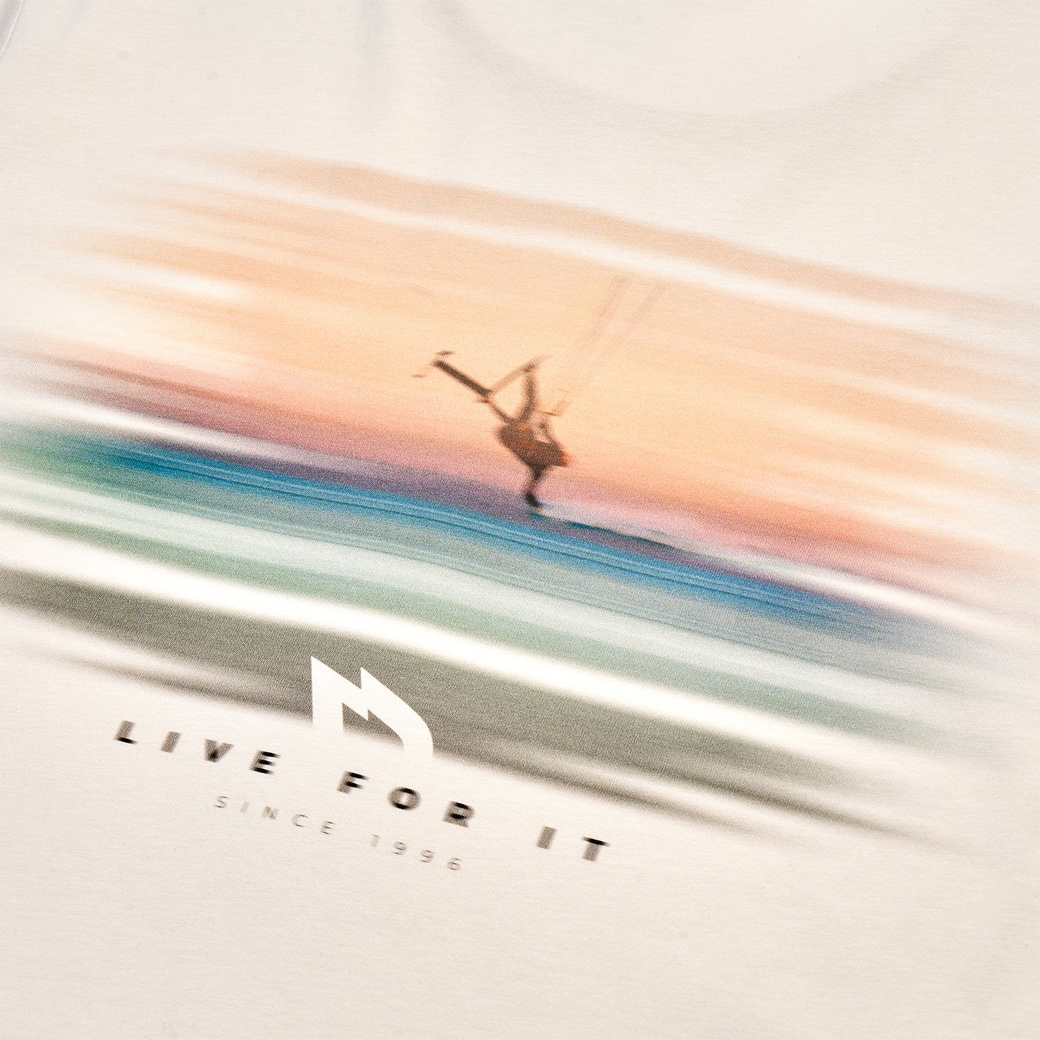 GONG | T-shirt Blurred Series Kite Backroll Hand Drag Unisexe - Image 3