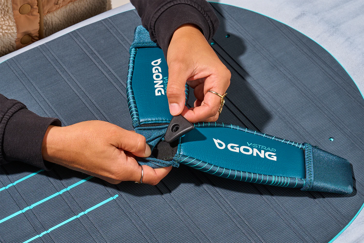 GONG | Front V-Footstrap Light - Image 4